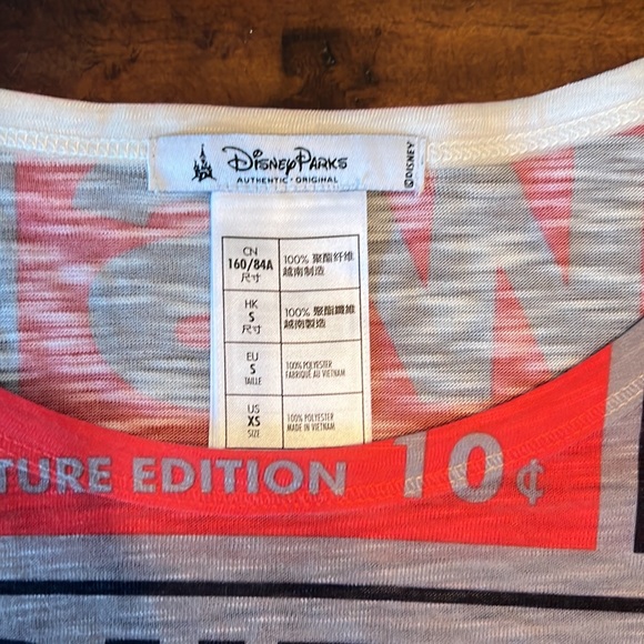 Disney parks XS NWOT Paparazzi tee - Picture 2 of 3